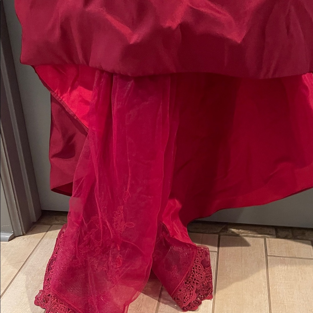 Elegant Red Lace Evening Gown - Picture 6 of 13